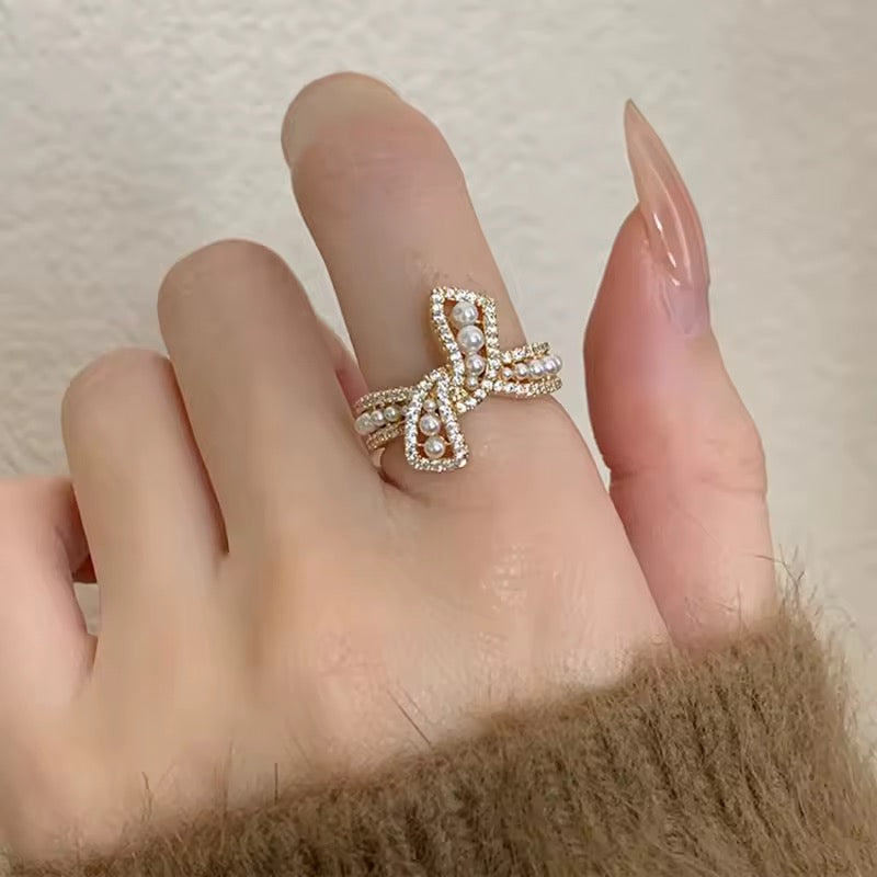 Graceful loop Ring