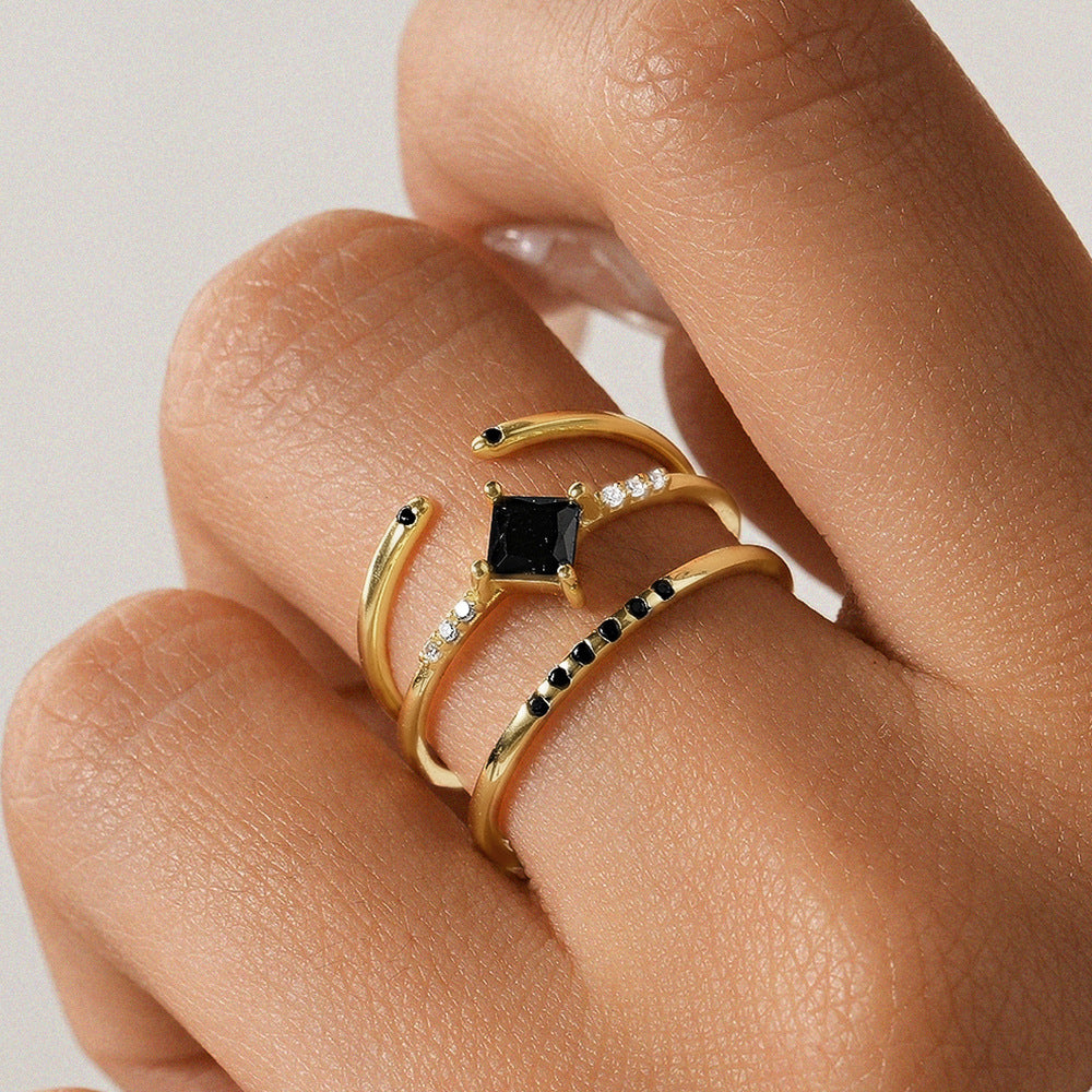 Noir Horizon Ring Set